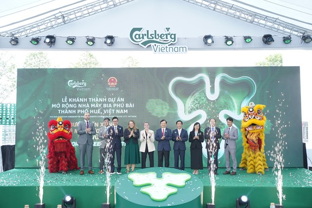Carlsberg Việt Nam phối hợp c&ugrave;ng Ủy ban Nh&acirc;n d&acirc;n Th&agrave;nh phố Huế ch&iacute;nh thức tổ chức Lễ kh&aacute;nh th&agrave;nh dự &aacute;n mở rộng nh&agrave; m&aacute;y bia Ph&uacute; B&agrave;i