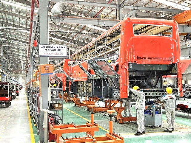 B&ecirc;n trong nh&agrave; m&aacute;y sản xuất Kim Long Motor.&nbsp;