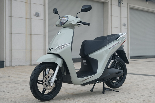 VinFast Feliz phi&ecirc;n bản trang bị 2 pin.