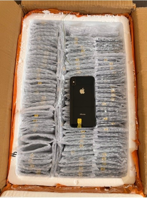 Điện thoại iPhone bị cơ quan chức năng ph&aacute;t hiện nhập khẩu kh&ocirc;ng đ&uacute;ng theo khai b&aacute;o.
