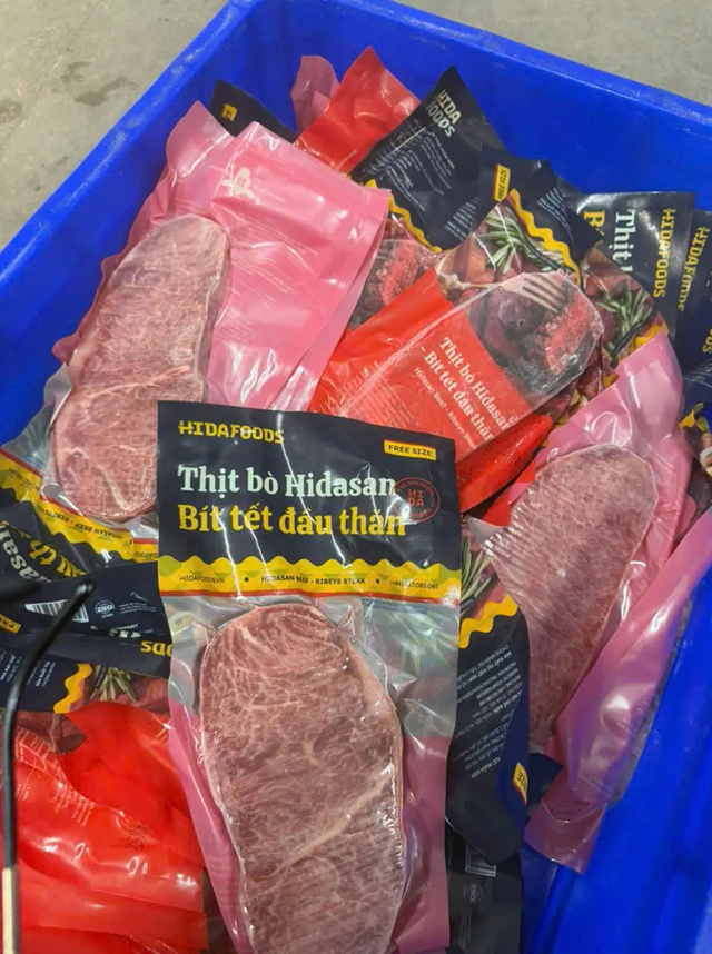 Lợi dụng t&acirc;m l&yacute; ưa chuộng thịt b&ograve; c&oacute; v&acirc;n mỡ cao cấp, đặc biệt l&agrave; loại Wagyu kiểu Nhật, c&aacute;c đối tượng đ&atilde; m&oacute;c nối sản xuất h&agrave;ng giả