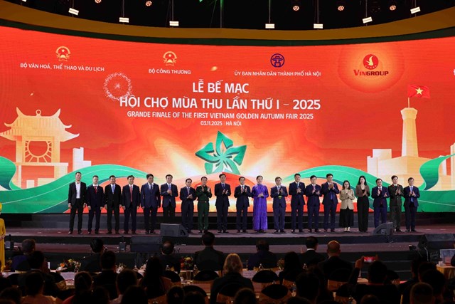 Gần 400 tỷ đồng được quy&ecirc;n g&oacute;p tại Hội chợ M&ugrave;a Thu lần thứ nhất - 2025.