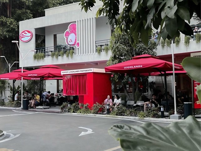 Highlands đặt photobooth chụp ảnh lấy liền miễn ph&iacute; cho kh&aacute;ch h&agrave;ng