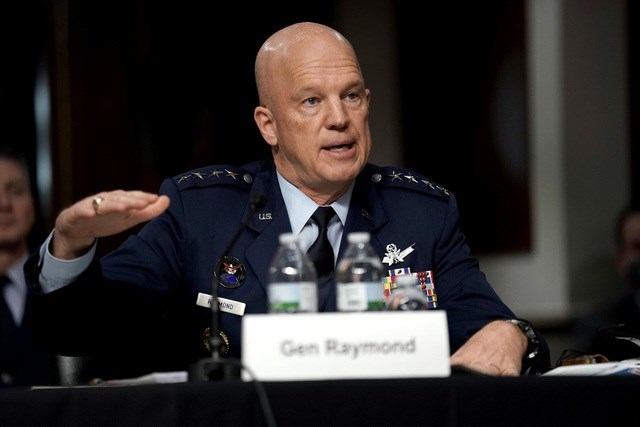 Tư lệnh Lực lượng Kh&ocirc;ng gian Mỹ John Raymond (Ảnh: AFP)