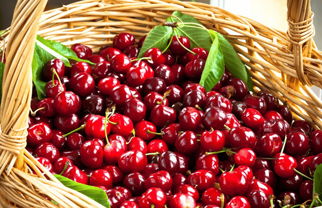 Miễn dịch yếu khi trời lạnh? 8 loại rau quả gi&#224;u vitamin C n&#234;n ăn ngay để khỏe mạnh suốt m&#249;a đ&#244;ng - Ảnh 4