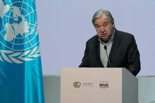 Tổng thư k&yacute; LHQ Antonio Guterres ph&aacute;t biểu tại cuộc họp b&aacute;o trong khu&ocirc;n khổ Hội nghị lần thứ 30 c&aacute;c b&ecirc;n tham gia C&ocirc;ng ước khung của Li&ecirc;n hợp quốc về biến đổi kh&iacute; hậu (COP30) tại TP Belem - Brazil hồi th&aacute;ng 11