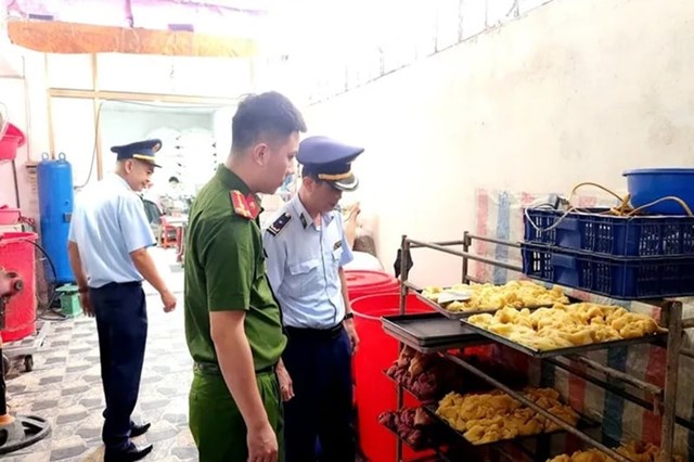 Trong bối cảnh vi phạm về thực phẩm ng&agrave;y c&agrave;ng tinh vi, đặc biệt l&agrave; sự ph&aacute;t triển mạnh của thương mại điện tử, việc sửa đổi Luật An to&agrave;n thực phẩm được cho l&agrave; cần thiết - Ảnh minh họa: ITN