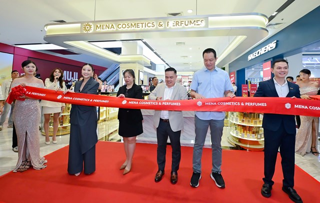 MENAS Group chốt năm 2025 bằng việc khai trương đồng thời Mena Cosmetics &amp; Perfumes và Twg Tea tại Menas Mall Saigon Airport - Ảnh 1