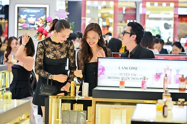 MENAS Group chốt năm 2025 bằng việc khai trương đồng thời Mena Cosmetics &amp; Perfumes và Twg Tea tại Menas Mall Saigon Airport - Ảnh 4